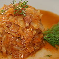 Pieczone bułki z smażoną słodką kapustą kasiuli