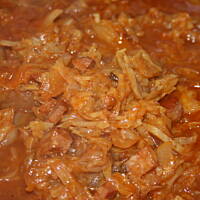 Pieczone bułki z smażoną słodką kapustą kasiuli