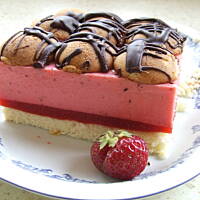 Ciasto truskawkowe z biszkoptami