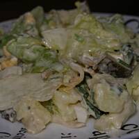 Sałata lodowa z ogórkami małosolnymi