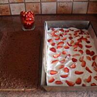 Biszkoptowy przekładaniec z polewą toffi