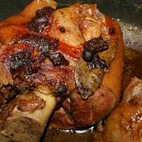 Miodowe kolano wieprzowe w kapuście