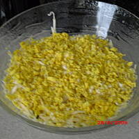 Sałatka z tuńczykiem w warstwach