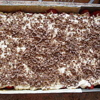 Ciacho z truskawkami w czekoladzie i pianką toffi