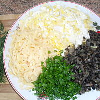 Kotlety jajeczne z pieczarkami i serem