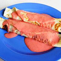 Naleśniki serowo-czekoladowe z truskawkami