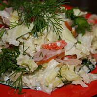 Chrupiąca sałatka z kalafiorem i wędzonką kasiuli