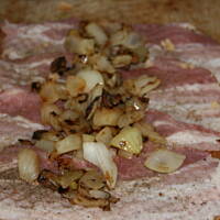 Rolada z parówek tostów i sera w boczku kasiuli