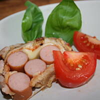 Rolada z parówek tostów i sera w boczku kasiuli