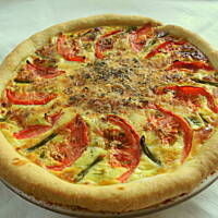 Quiche z warzywami i serkiem wiejskim