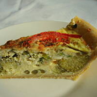 Quiche z warzywami i serkiem wiejskim