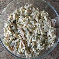 Sałatka pieczarkowa z jajkami i szynką