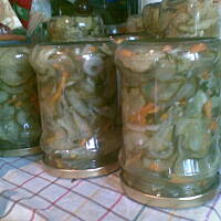 sałatka z ogórków z marchewką do słoika