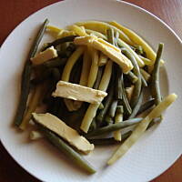 Fasolka żółta i zielona na ciepło maślano serowa