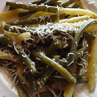 Fasolka żółta i zielona na ciepło maślano serowa