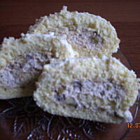 Rolada bananowa z bitą śmietaną