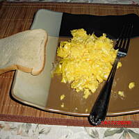 Jajecznica smażona na serze