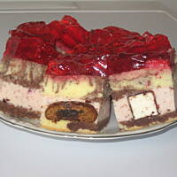 Ciasto fantazyjne z kolorowym biszkoptem