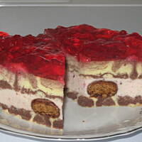 Ciasto fantazyjne z kolorowym biszkoptem