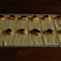 Ciastka francuskie z budyniem i konfiturami