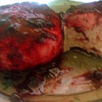 Buchty drożdżowe z sosem jagodowym