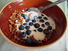 Fot. monisia_ze_szczecina, dietetyczna przekąska otręby z jogurtem i owocami