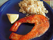 Fot. monisia_ze_szczecina, Dietetyczny obiad łosoś z brązowym ryżem i surówką