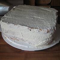 Tort smietankowo-brzoskiwiniowy