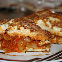 Jajeczne tosty z farszem mięsno paprykowym kasiuli