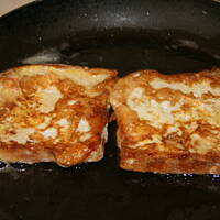 Jajeczne tosty z farszem mięsno paprykowym kasiuli