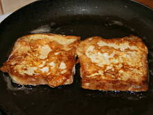 Fot. kasiul_a, Tosty z serkiem topionym i jajkiem kasiuli