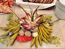 Fot. bahus, Chleb ze smalcem i ogórek małosolny - dekoracja