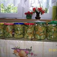 Sałatka  z ogórków cebuli i marchwi na zimę