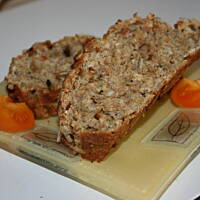 Chleb pikantny z smażonym boczkiem cebulą kasiuli