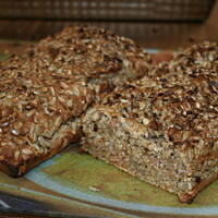 Chleb pikantny z smażonym boczkiem cebulą kasiuli