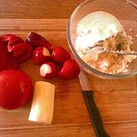 Dietetyczny twarożek z czosnkiem i warzywkami