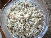 Fot. Mar'La, Sałatka z makaronu ryżowego z kurczakiem