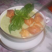 Zielona zupa ze świeżych ogórków na lato i zimę