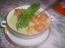 Fot. Mantu, Zielona zupa ze świeżych ogórków na lato i zimę