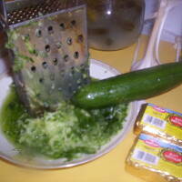 Zielona zupa ze świeżych ogórków na lato i zimę