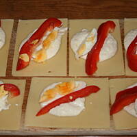 Roladki serowe z sosikiem chrzanowym pod kołderką kasiuli