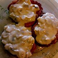 ziemniaczane placuszki z sosem pieczarkowym