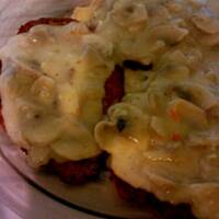 ziemniaczane placuszki z sosem pieczarkowym