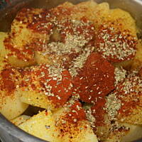 Ostre smażone ziemniaczki z papryką i pomidorem kasiuli