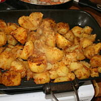 Ostre smażone ziemniaczki z papryką i pomidorem kasiuli