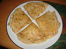 Fot. aneska, Naleśniki z żółtym serem