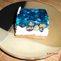 Ciasto z jagodami w modnych kolorach