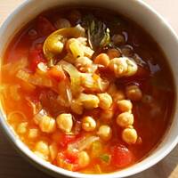 Czerwona zupa z ciecierzyca