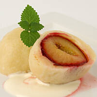 Knedle serowe ze śliwkami