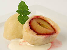 Fot. Wkn, Knedle serowe ze śliwkami